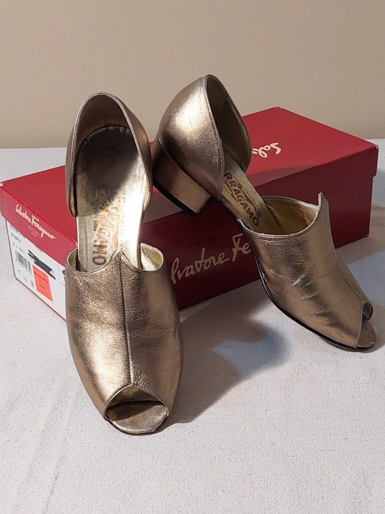 [Vtg] Salvatore Ferragamo Gold Metallic Leather Peep-Toe D'orsay Heels Size 7.5
